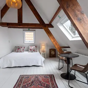 2* Bed & Breakfast The Blue House
